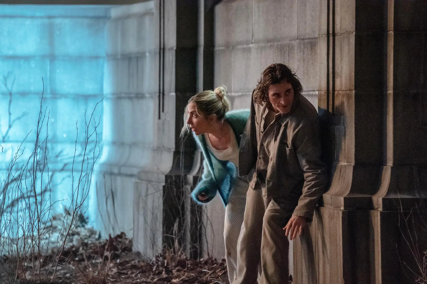 فرار جوکر و هارلی کوئین از آرکهام در تصویر فیلم Joker 2