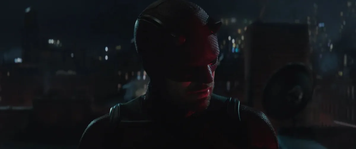 دردویل بر روی پشت بام در فصل اول سریال Daredevil: Born Again