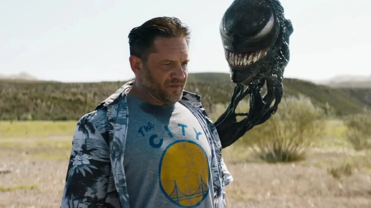 تام هاردی در کنار ونوم