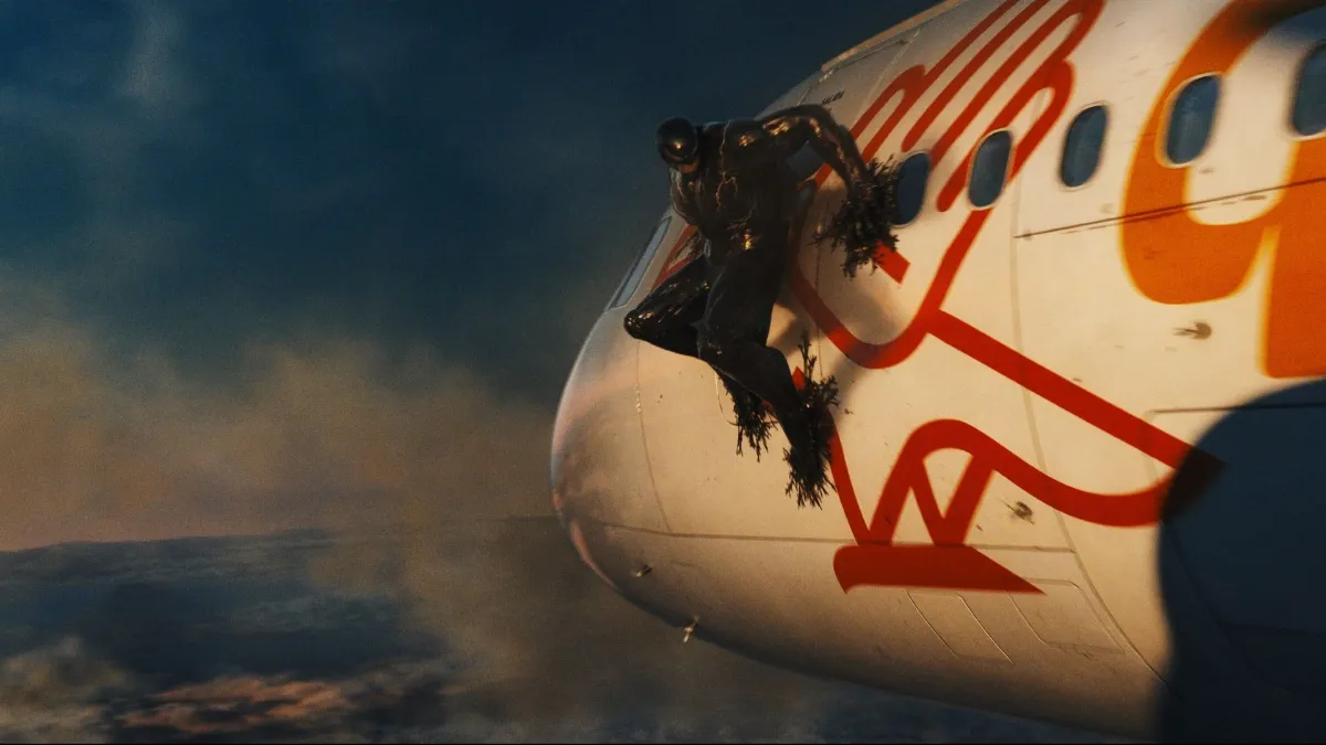 ونوم روی بدنه هواپیما